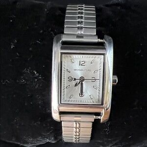 Michael Kors, Taylor Series Watch MK-2440 6” Expansion Band (Works, New Battery)